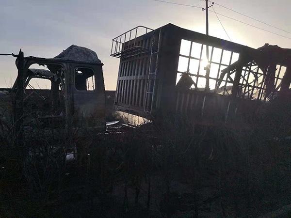 張家口燃爆事故24小時(shí)：父子一起開(kāi)貨車，兒子逃生父親遇難