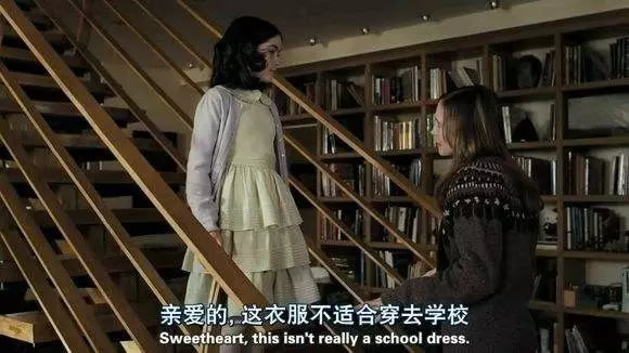 現(xiàn)實(shí)版孤兒怨VS電影版《孤兒怨》現(xiàn)實(shí)永遠(yuǎn)比電影更恐怖，太嚇人了！