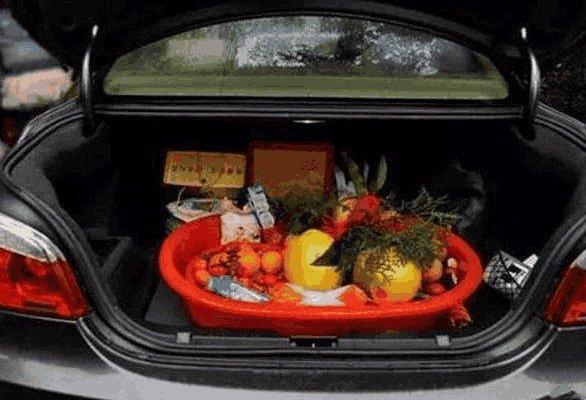 私家車后備廂裝兩箱水果就要被罰款？交警：沒罰錯(cuò)交規(guī)就是這么定的